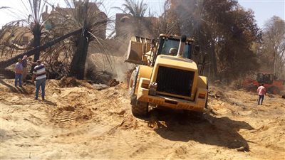 صور.. الوادي الجديد تواصل تنفيذ الحزام الامن ورفع أثار حريق الراشدة