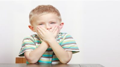 ابنك بيتكلم بطريقة غريبة ومش عارفه ماله .. اعرفي ازاي تعالجيه من التلعثم