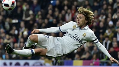 لوكا مودريتش يتصدر مواقع المراهنات للفوز بالكرة الذهبيه