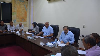 محافظ الوادي الجديد يؤكد على سرعة تطبيق نظم الري الحديثة