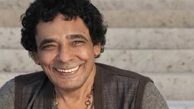 فيديو جراف|  شاهد  صور أفيشات ألبومات محمد منير