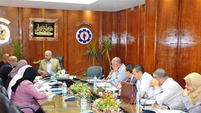 محافظ السويس يلتقى 22 مواطناً في اللقاء الجماهيري الرابع