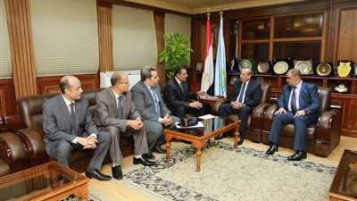 محافظ كفرالشيخ يبحث عددا من القضايا والموضوعات مع مستشارى هيئة قضايا الدولة