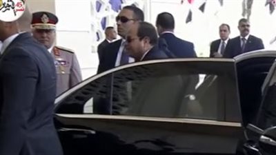 فيديو..  لحظة وصول الرئيس السيسي، إلى مركز المنارة للمؤتمرات