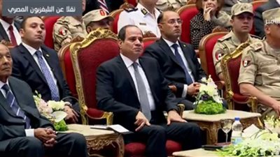 فيديو.. السيسي يبكي تأثرًا بحديث أحد أبطال القوات المسلحة