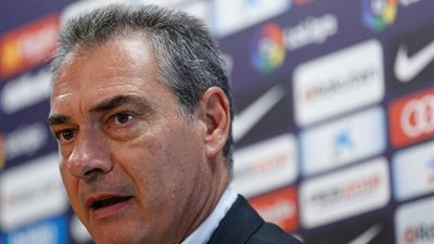 المدير الرياضي لبرشلونة : فيدال يجب أن يحترم برشلونة و لم نبحث عن بديل لفالفيردي