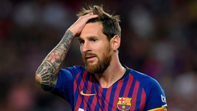 مدافع برشلونة السابق يكشف الفارق بين ميسي ورونالدينيو 