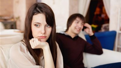 احكيلنا حكايتك| رغم وجود زوجي أعيش بمفردي 