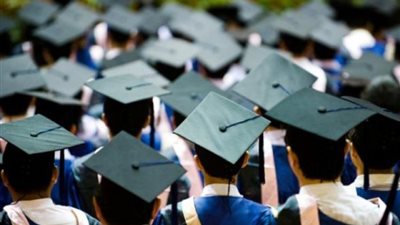 الفقير مش هيتخرج .. الفرق بين الطلاب الفقراء والأغنياء في الجامعة