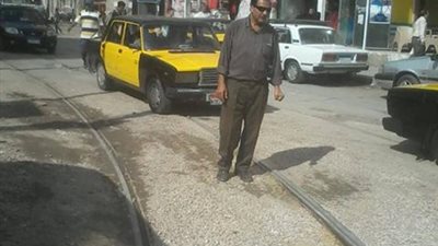 حي غرب الإسكندرية يصلح هبوط أرضي بحرم الترام 