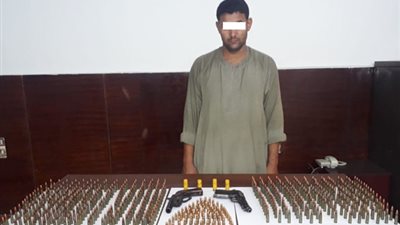 ضبط أمين مخازن شركة بحوزته قطعتين سلاح ناري و521 طلقة في المنيا
