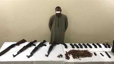 ضبط شخص بحوزته 6 قطع أسلحة نارية بقصد الإتجار في أسيوط