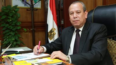 محافظ كفر الشيخ ينذر اثنين من رؤساء القري بقلين