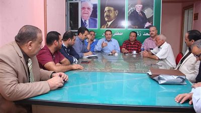 حزب الوفد بالفيوم يلتقي المواطنين لحل مشكلاتهم