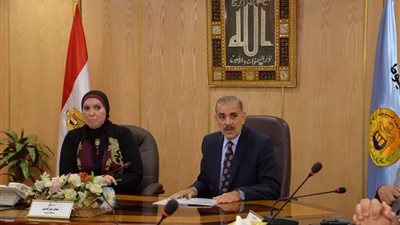 محافظ أسيوط يلتقي رئيس جهاز المشروعات الصغيرة لبحث سبل التعاون ودعم للمشروعات