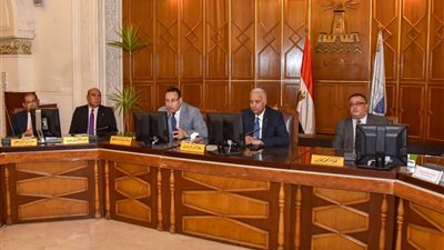 تكريم خريجي برنامج إعداد القيادات الشابة بجامعة الإسكندرية