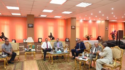 محافظ الشرقية يستقبل رئيس منظومة الشكاوى الحكومية الموحدة بمجلس الوزراء