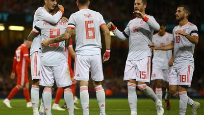 إنريكي: لا يوجد تشابه بين إسبانيا وبرشلونة
