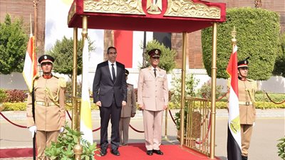 وزير الدفاع يؤكد لنظيره القبرصي عمق الروابط الراسخة بين البلدين 