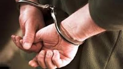 القبض على 5 أشخاص بحوزتهم مادة الزئبق الأحمر بمنطقة النزهة