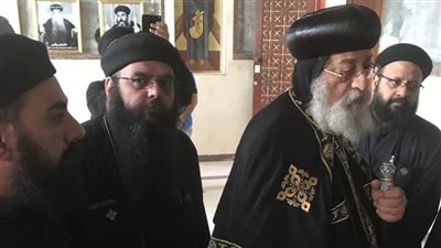 صور| في زيارة مفاجئة.. البابا تواضروس يزور مدفن الانبا بيشوي بدميانة