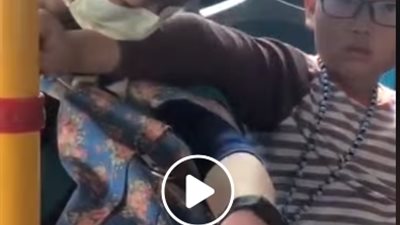 فيديو|  طفل يثير إعجاب السوشيال ميديا بتعامله مع والدته 