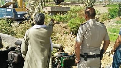 صور.. حملة لإزالة التعديات على مياه ري بحر الجرجبة بقرية الغرق بالفيوم