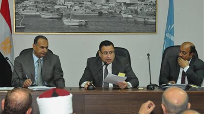 تعرف على الحلول المؤقتة التي طرحها محافظ الإسكندرية لتقليل كثافة الطلاب بالفصول