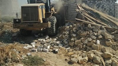 صور| إزالة التعديات على أملاك الدولة بعدد من قرى إطسا بالفيوم