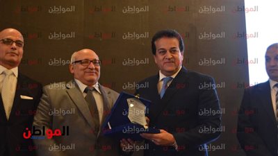 صور| تكريم عدد من الأطباء بـ