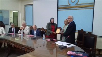 نظرا لمجهوداتها.. التربية والتعليم تكرم مسؤول وحدة تكافؤ الفرص بتعليم بني سويف