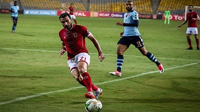 علي معلول يحصل على جرعة الحقن الأولى