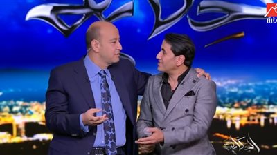 فيديو.. أحمد شيبة في برنامج الحكاية: مفيش أكل ولا إيه.. هنيدي أجدع مني يعني 
