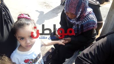 فيديو.. العقرب والجنزير.. طقوس رسم الحنة في السيد البدوي على الطريقة النوبية