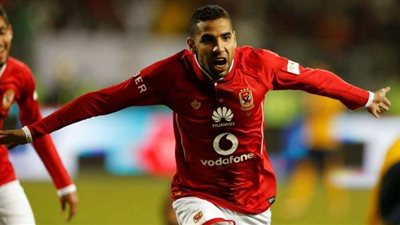 مفاجأة.. عرض صينى يهدد بقاء مؤمن زكريا في الأهلي