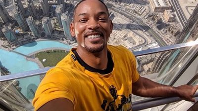النجم الأمريكي ويل سميث يعقد مقارنة بين الأهرامات وبرج خليفة 