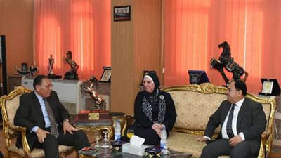 محافظ الشرقية يبحث مع وزير المالية ارساء قواعد مشروعات جديدة بالمحافظة
