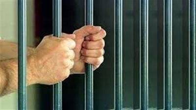حبس عاطل يبيع الحشيش والاستروكس المخدر أمام مدرسة بالعجوزة