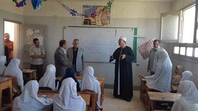 مدير منطقة سوهاج الأزهرية يشيد بمعاهد نجوع الصوامعة