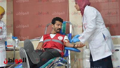 صور| خالد النبوي يتبرع بالدم بحملة الهلال الأحمر 