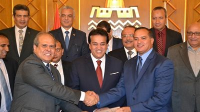 وزير التعليم العالي يخصص 2 مليون جنيه لمشروع الفعالية التعليمية في جامعة سوهاج