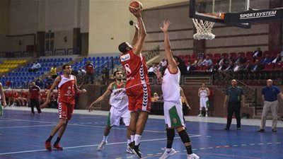 اليوم.. الأهلي يواجه المجمع البترولي في بطولة الحريري الدولية للسلة
