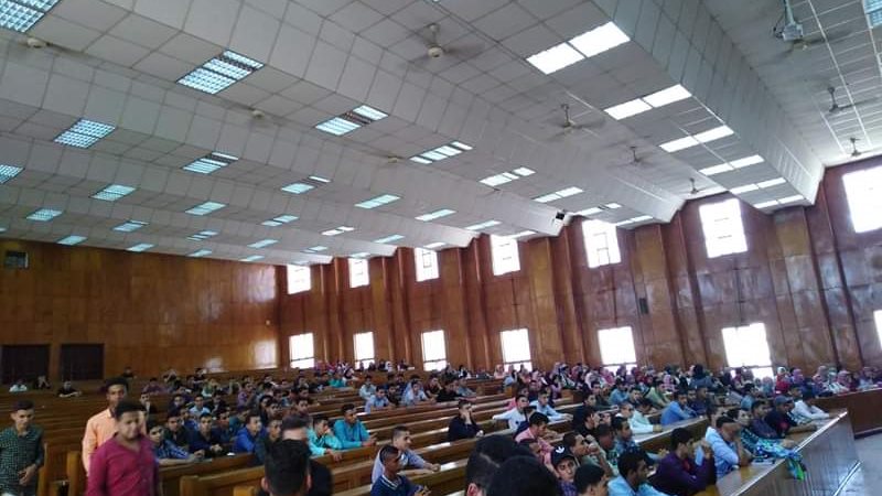 كلية التجارة بني