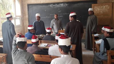 مدير التعليم الإعدادي بمنطقة سوهاج الأزهرية يتفقد معاهد ساقلتة