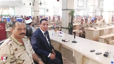 صور| اللواء تامر الشهاوي يلتقي بأبطال القوات المسلحة في أحد المواقع لهذا السبب
