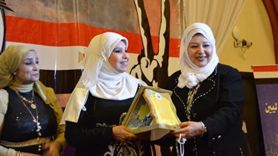 صور | مجلس الإعلاميين الدوليين يكرم مديحة حمدى
