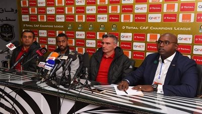 كارتيرون: لا نخشى اللعب على النجيل الصناعي.. ولن نلجأ للدفاع