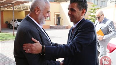 صور.. اللواء أحمد عبد الخالق ووفد أمني يصل قطاع غزة