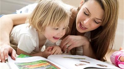 ابني ضعيف في القراءة والكتابة..هل يحتاج لمدرس أم لطبيب؟