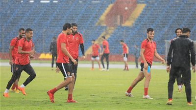 الأهلي يبدأ مرانه الأخير في الجزائر بـقراءة الفاتحة